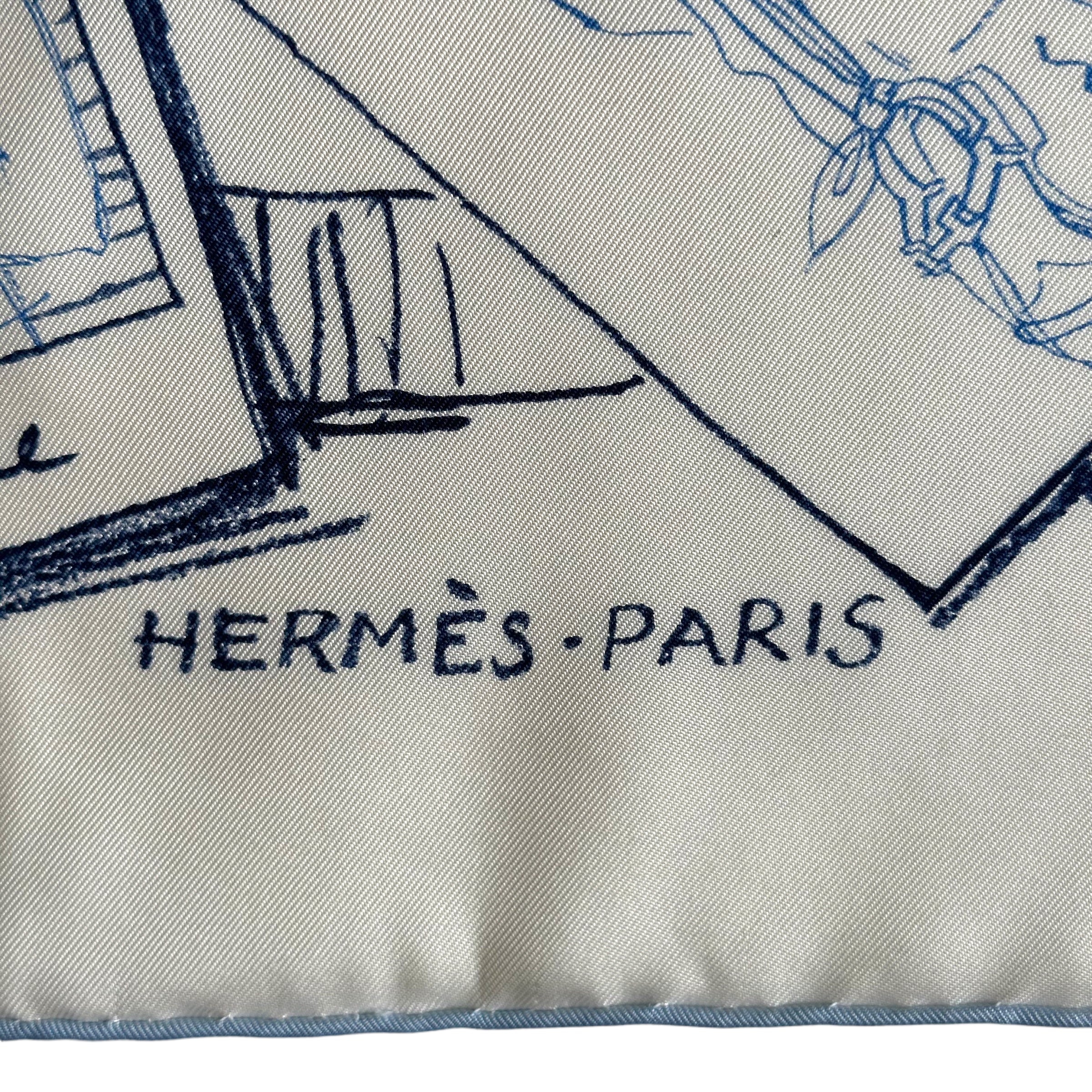 Instructions on how to tie and wear your Hermès scarf - HERMES SCARF 70 CM