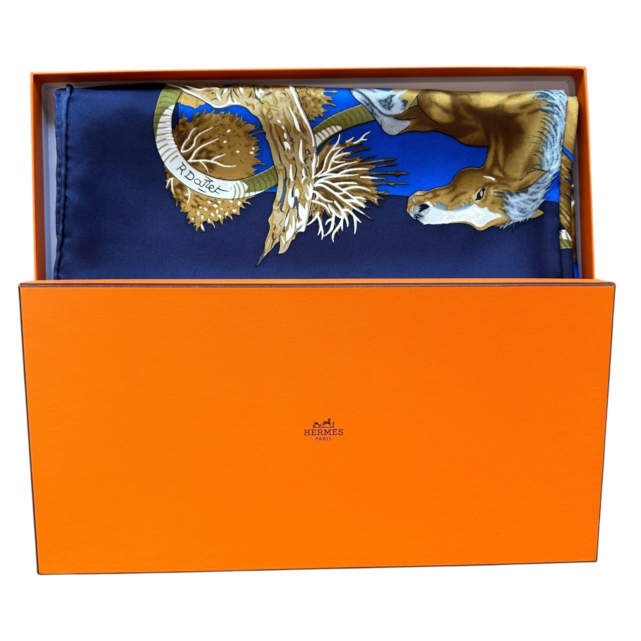 foulard Hermès Les Mustangs plié dans sa boîte orange