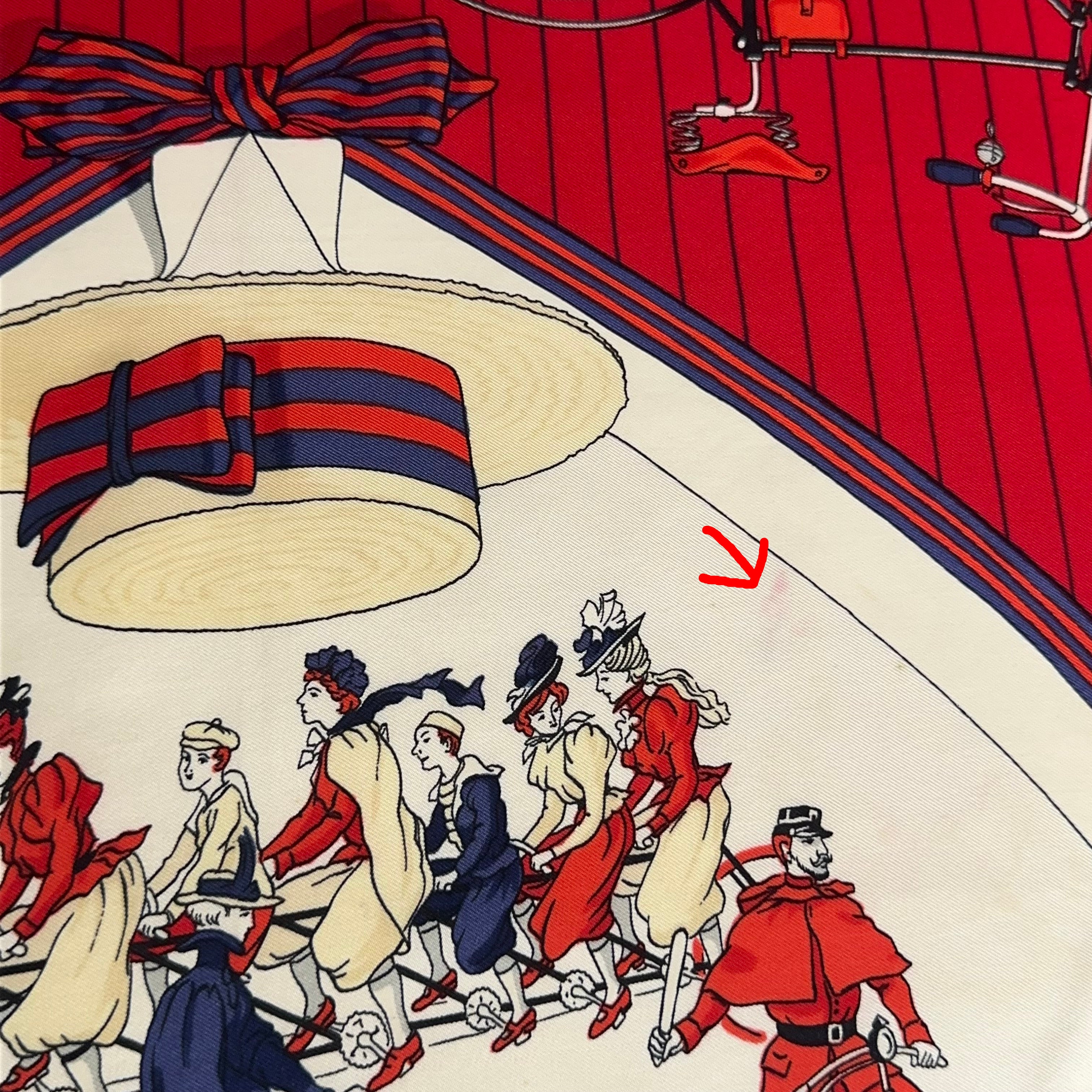 Zoom de transparence sur l'état : mise en évidence des légères taches/marques roses sur le fond blanc