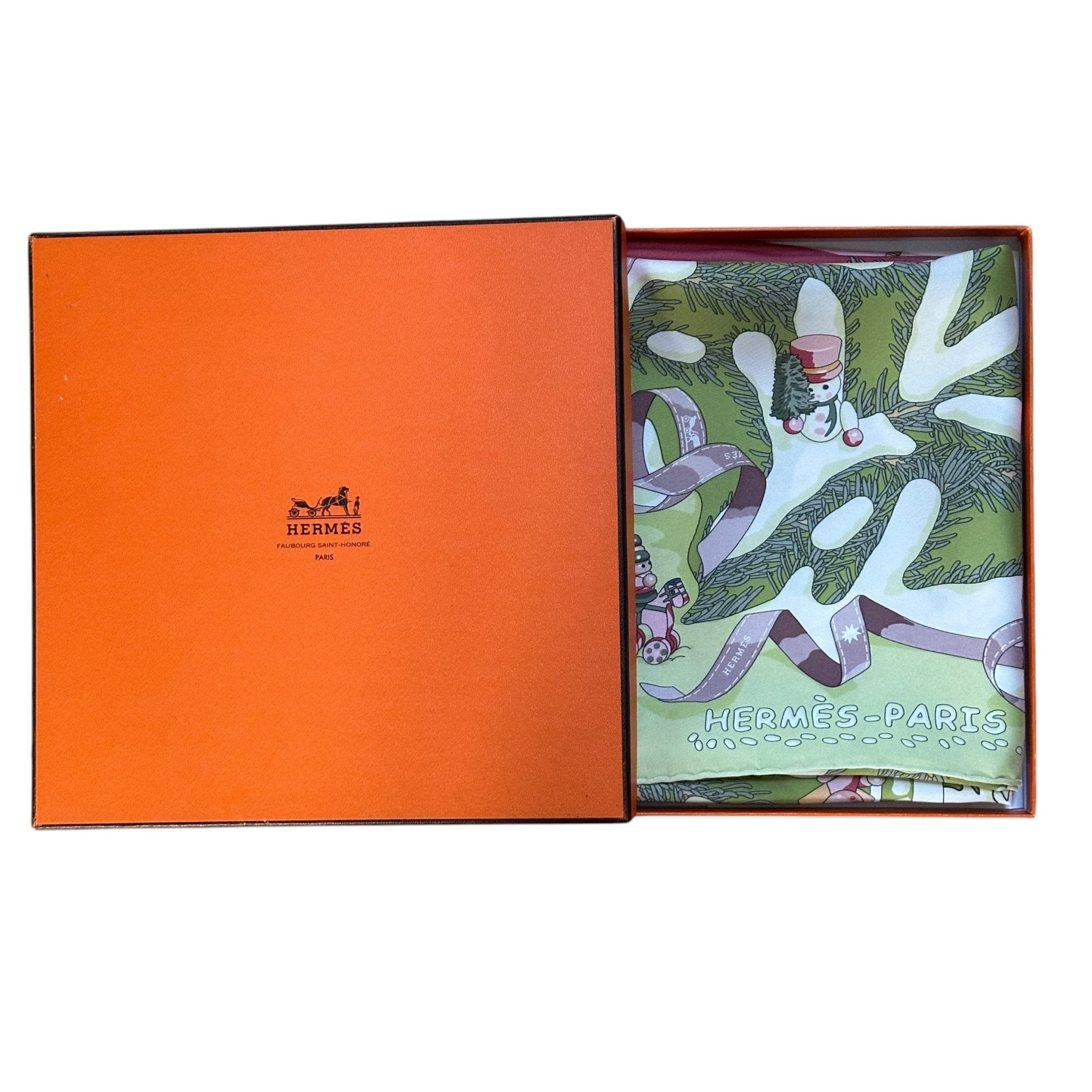 foulard hermes dans sa boite orange carré