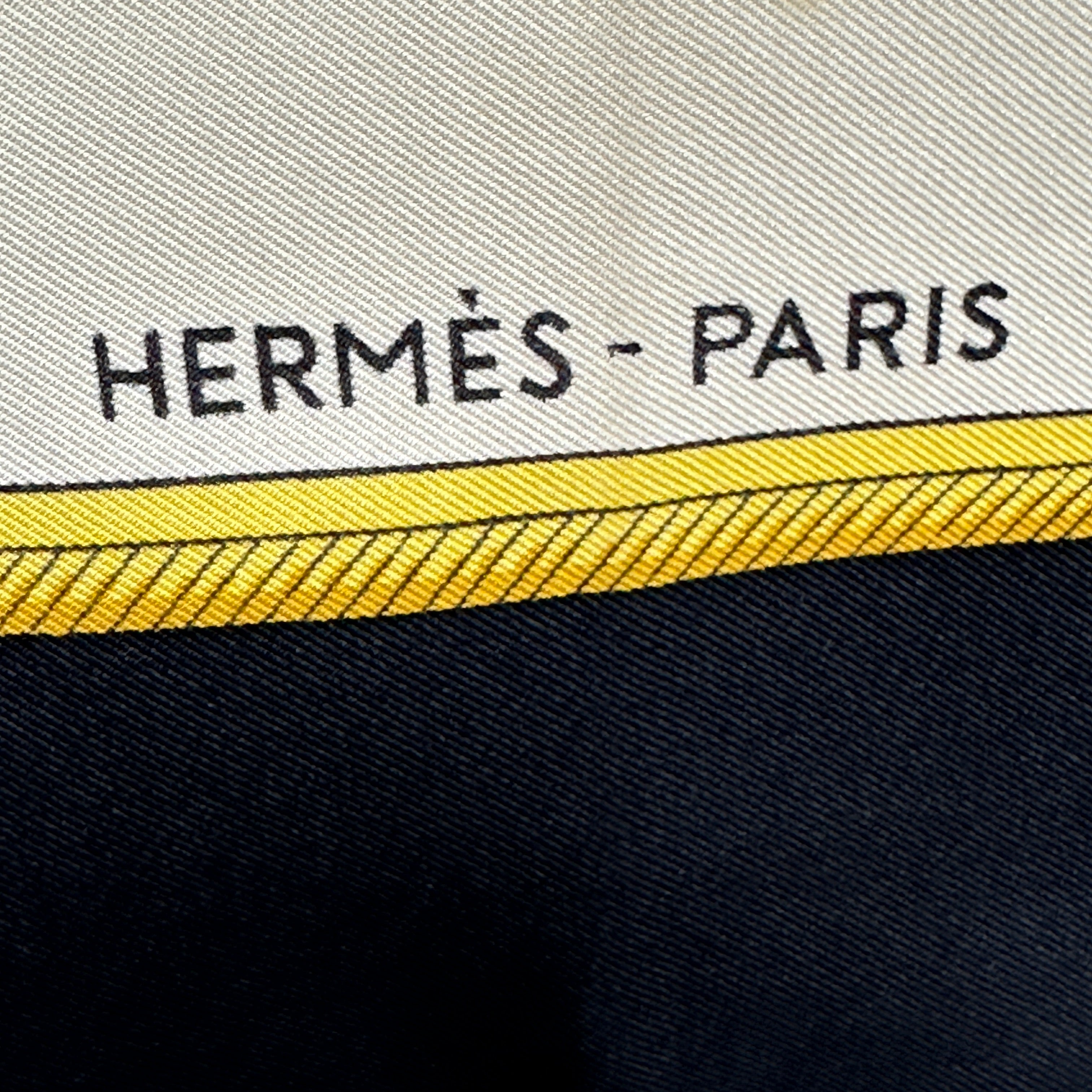 signature-hermes-paris-foulard-hermes-voitures-a-transformation