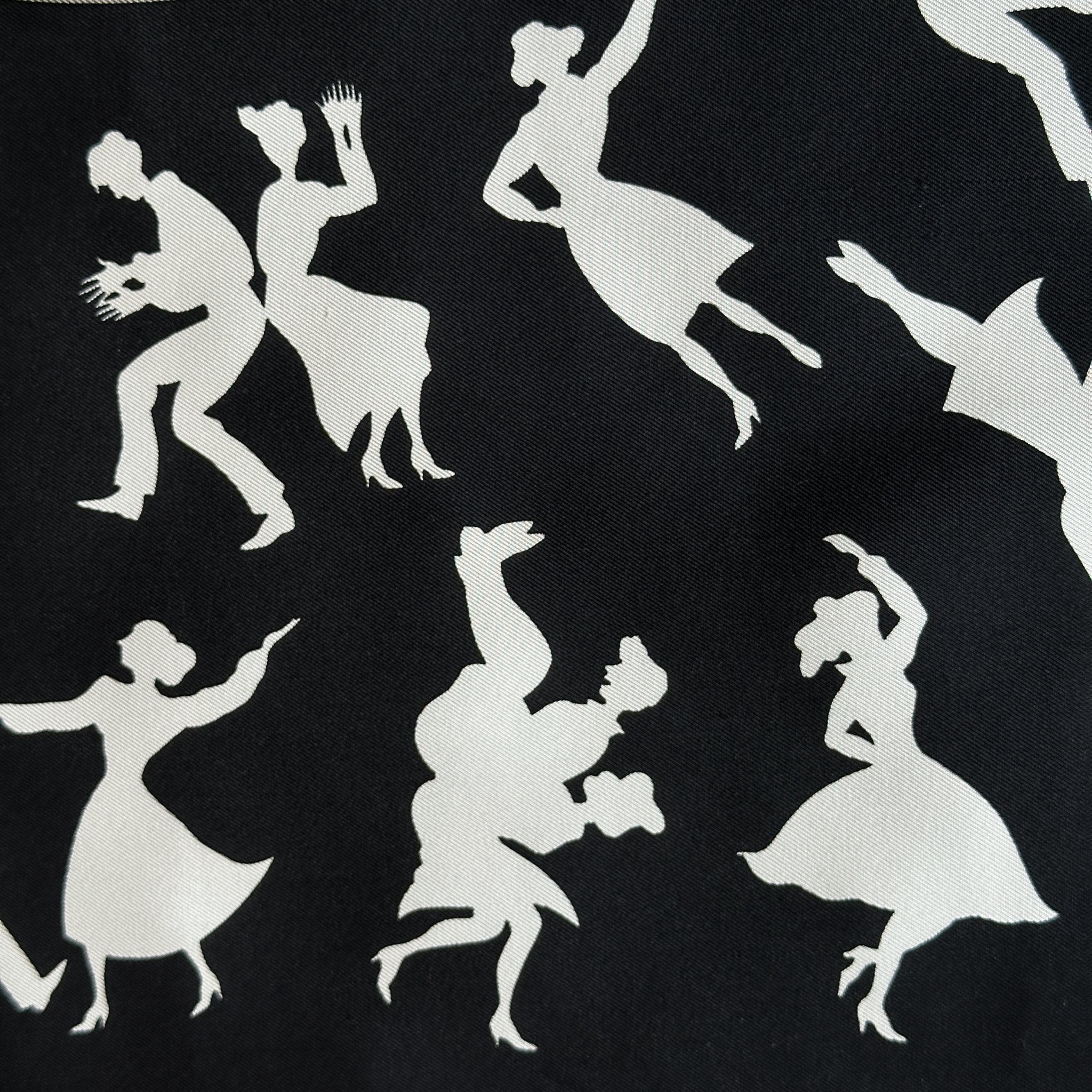 Détail du motif danseur en mouvement – foulard Hermès Boogie Woogie