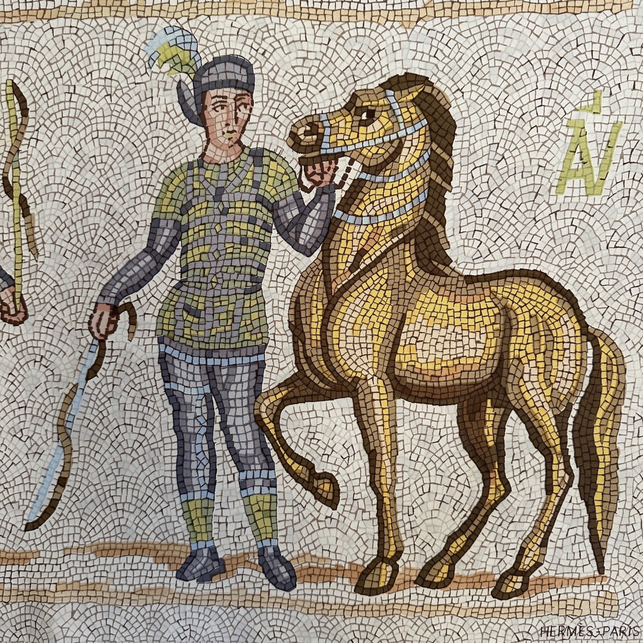 detail du dessin du foulard hermes un aurige tenant un cheval 